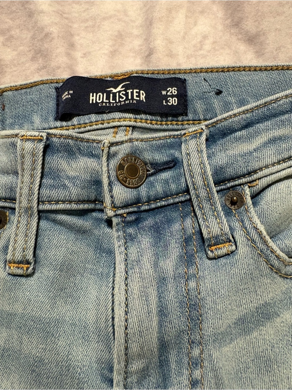 Hollister Women's Light Wash High-Rise Jeans